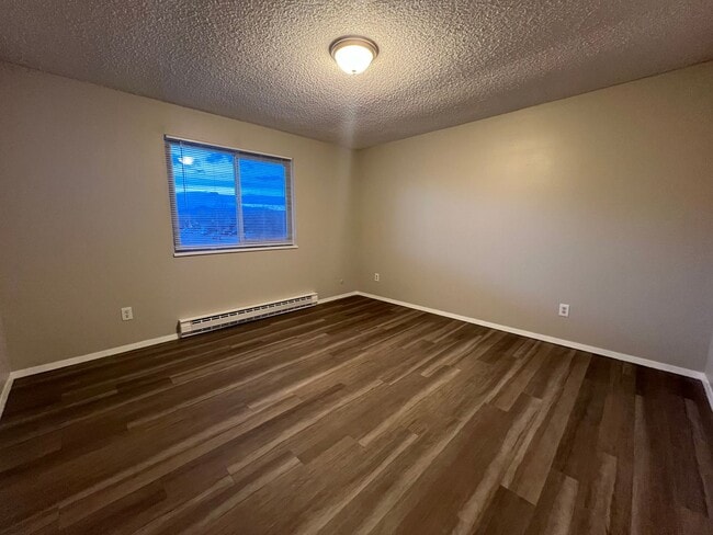 Building Photo - Lily1852 (KC-AM)