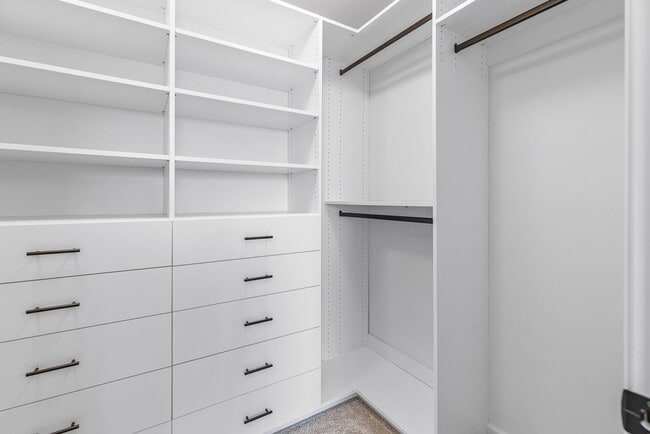 Building Photo - Immediately available 4-bedroom 3.5 bath