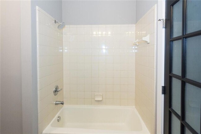 Building Photo - 1108 Milton Terrace SE