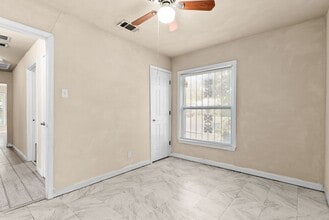 Building Photo - 602 W Kern Rd