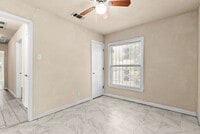 Building Photo - 602 W Kern Rd