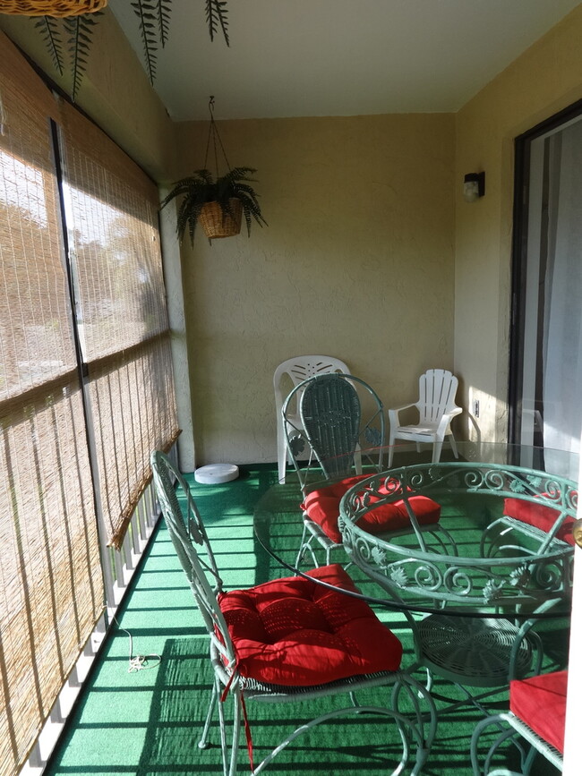 Building Photo - Venice, FL Mission Lakes 2BR/2BA Condo Loc...