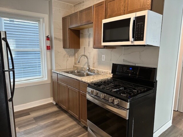 Building Photo - 4056 W Dickens Ave