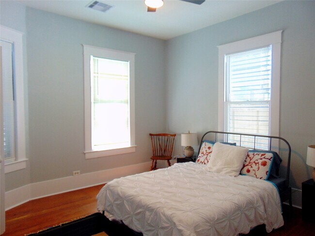 Building Photo - 3420 Avenue R