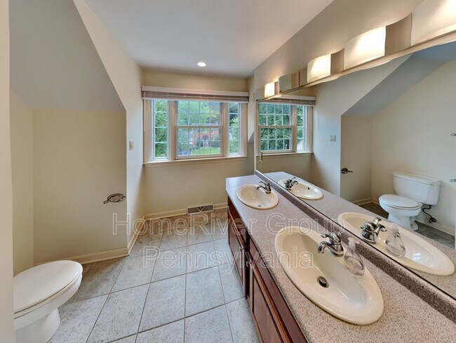 Building Photo - 31 Brucewood Dr