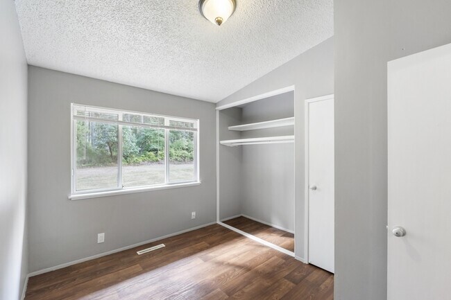 Building Photo - 12745 Lala Cove Ln SE