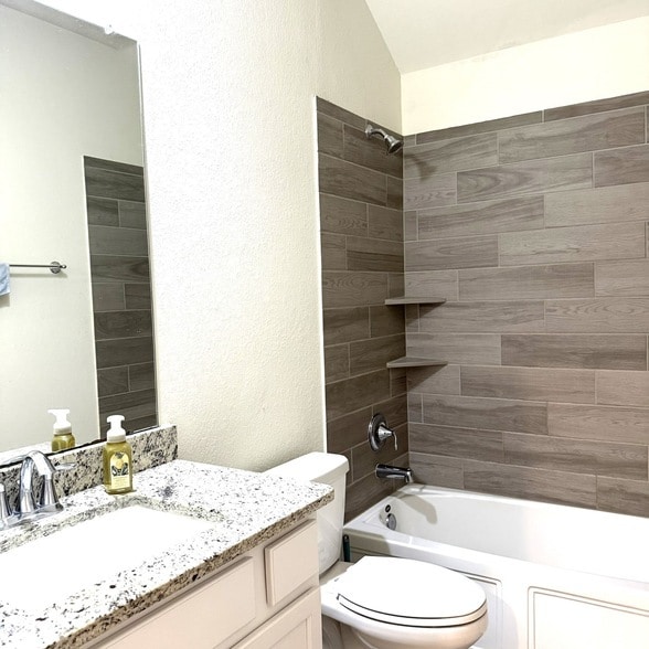Building Photo - 15823 Vanderpool River Dr