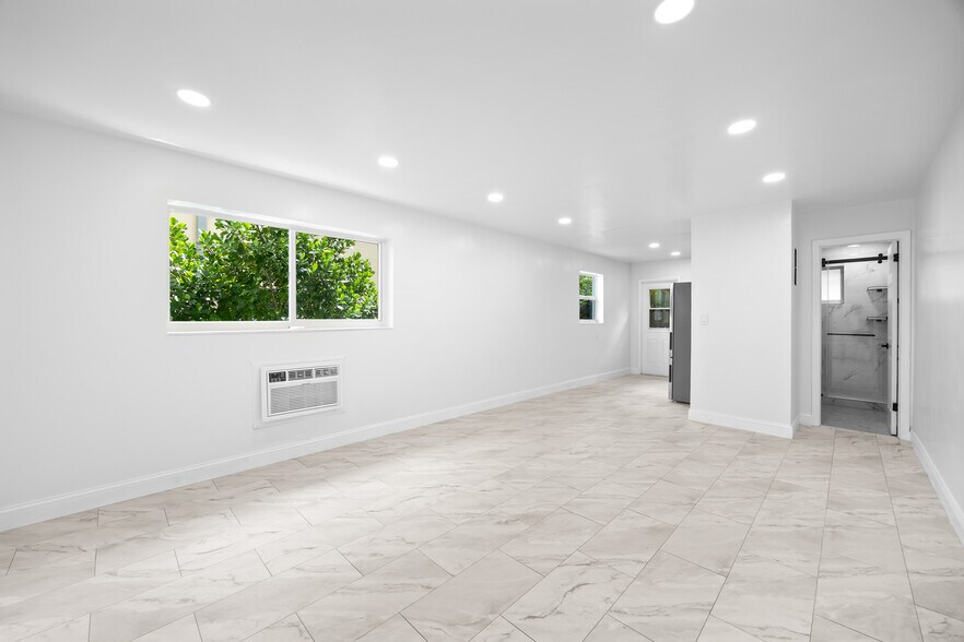 Building Photo - 411 SE 3rd Ave