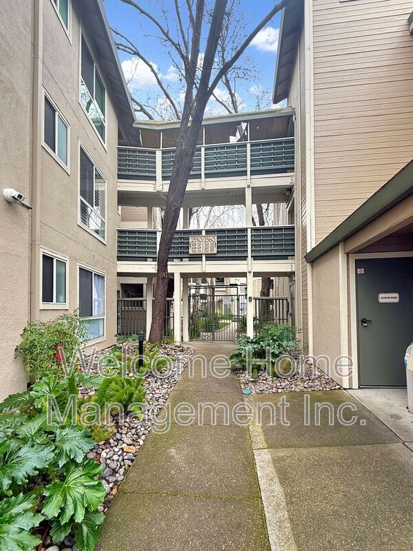 Building Photo - 2550 Oak Rd