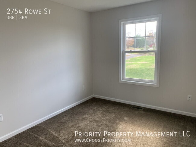 Building Photo - 2754 Rowe St