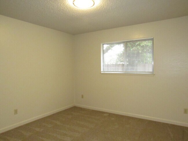 Building Photo - 340-344 El Rio Ct