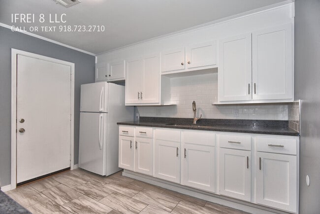 Building Photo - 1557 N Irvington Ave