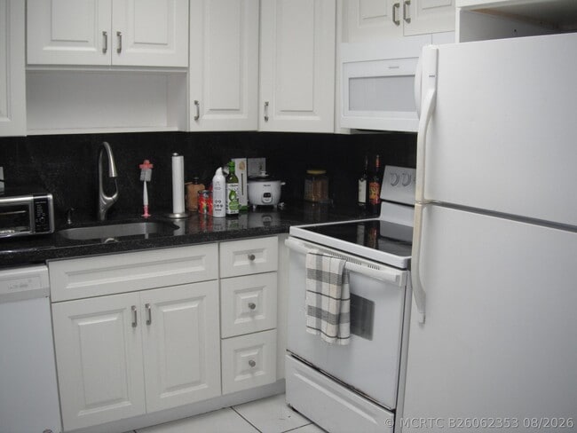 Building Photo - 4169 SW 67th Ave