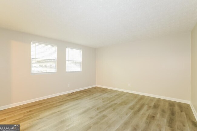 Building Photo - 694 Stoneside Dr