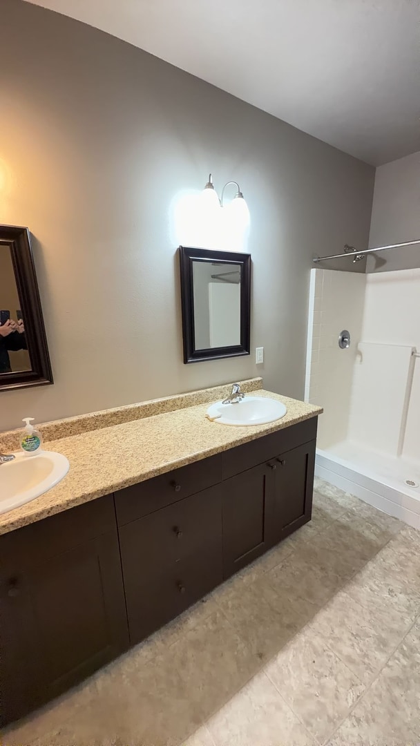 Building Photo - 3bed 2bath duplex, all appliances included, 2 car garage