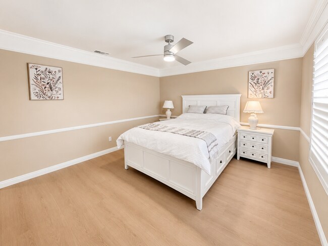 Building Photo - Furnished 4BR + Office | Putting Green Yard