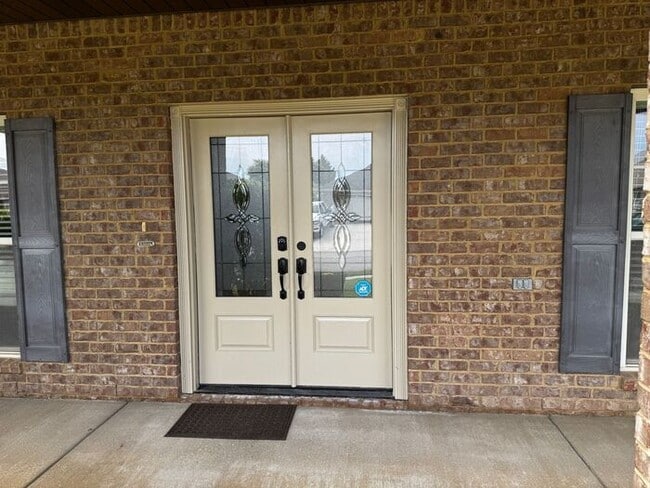 Building Photo - Near Redstone Arsenal Gate 1 with fence, storm shelter and AMAZING spa shower in primary suite
