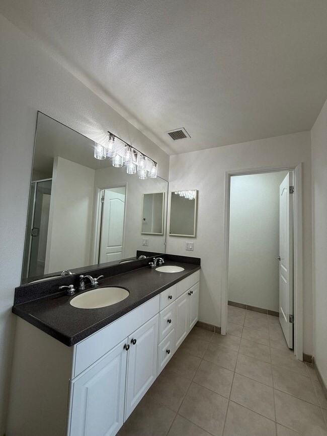 Building Photo - Resort Living in a Gated Community in Ko'olina! PETS NEGOTIABLE!