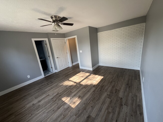 Building Photo - 6219 Poinciana Dr