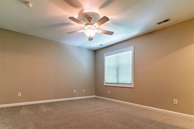 Building Photo - Move-In Ready End-Unit Townhome with Two Private Suites in the Heart of Rolesville!