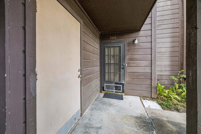 Building Photo - 12755 Mill Ridge Dr