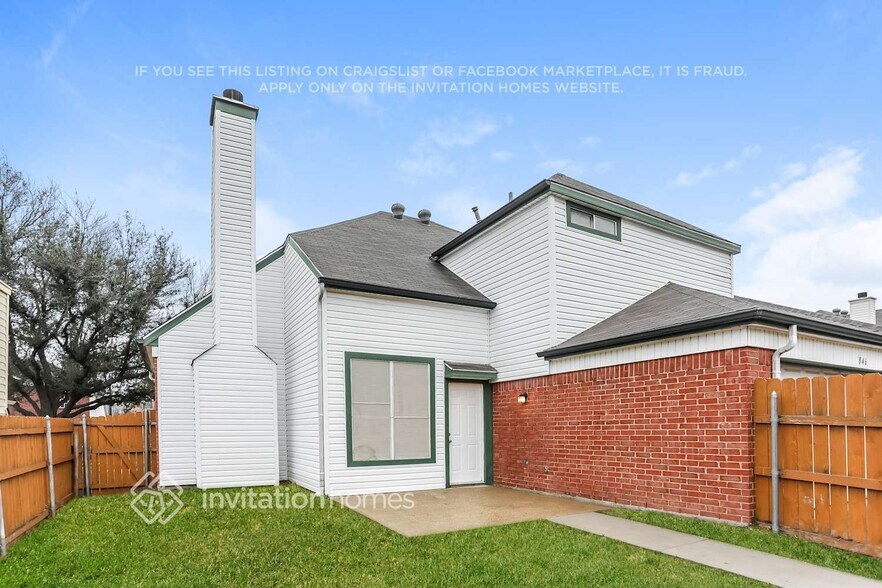 Building Photo - 846 San Jacinto Dr