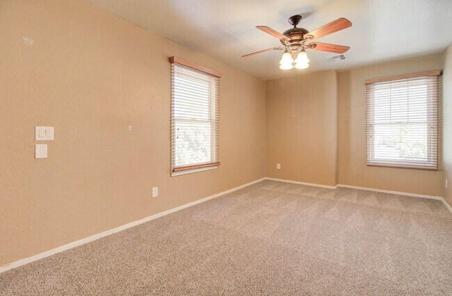 Building Photo - 15882 N 172nd Ln