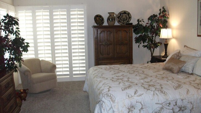 Building Photo - 49225 Eisenhower Dr