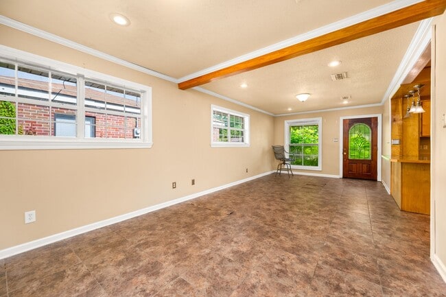 Building Photo - 2020 Clover Ln