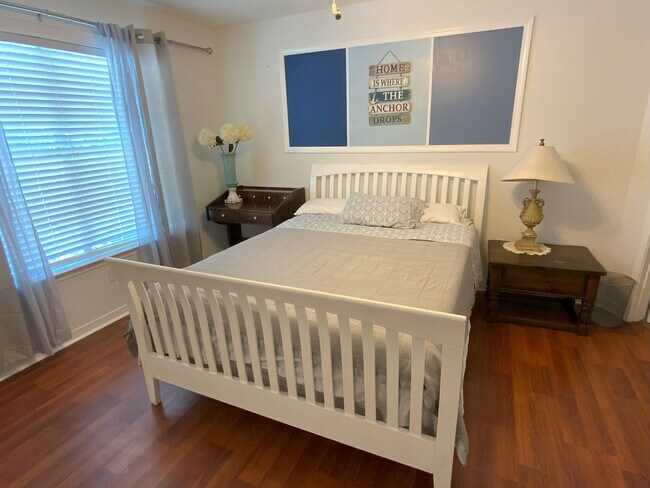 Building Photo - 943 Ashley Ln