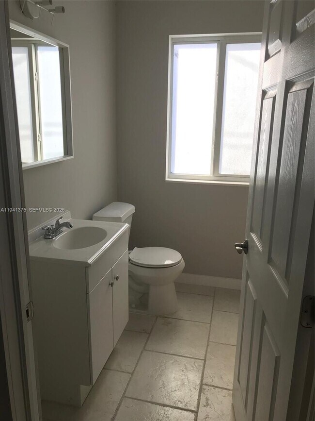 Building Photo - 1700 NW 22nd Ct