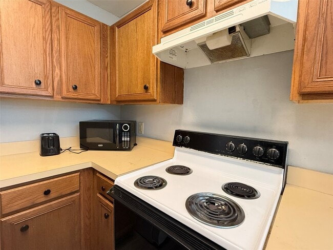 Building Photo - 304 Dell Ct