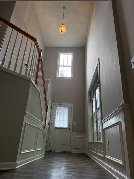 Building Photo - 2430 Elkhorn Ter