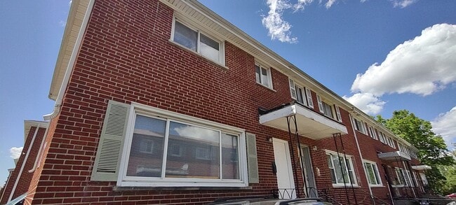 Primary Photo - 901 W North Ave