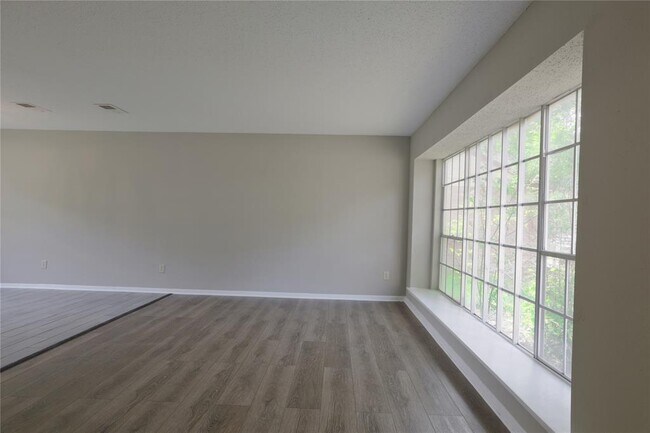 Building Photo - 15918 Pinyon Creek Dr