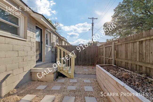 Building Photo - 1406 E 38th Pl