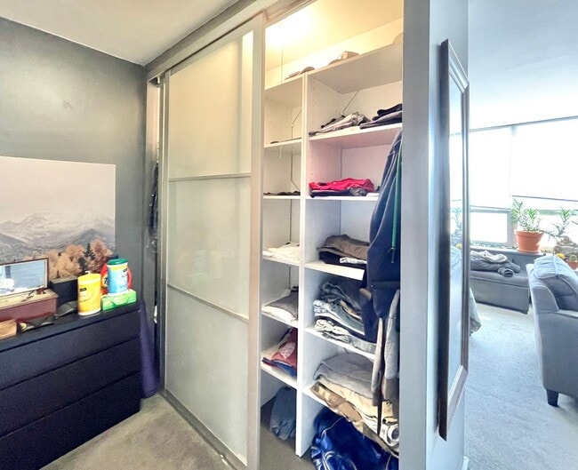 Building Photo - High Floor Studio with Fabulous Views of the Loop FOR RENT!