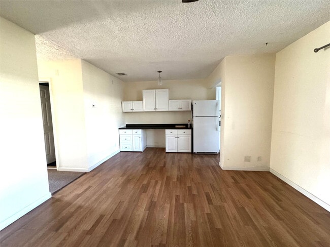 Building Photo - 2100 NE 38th St