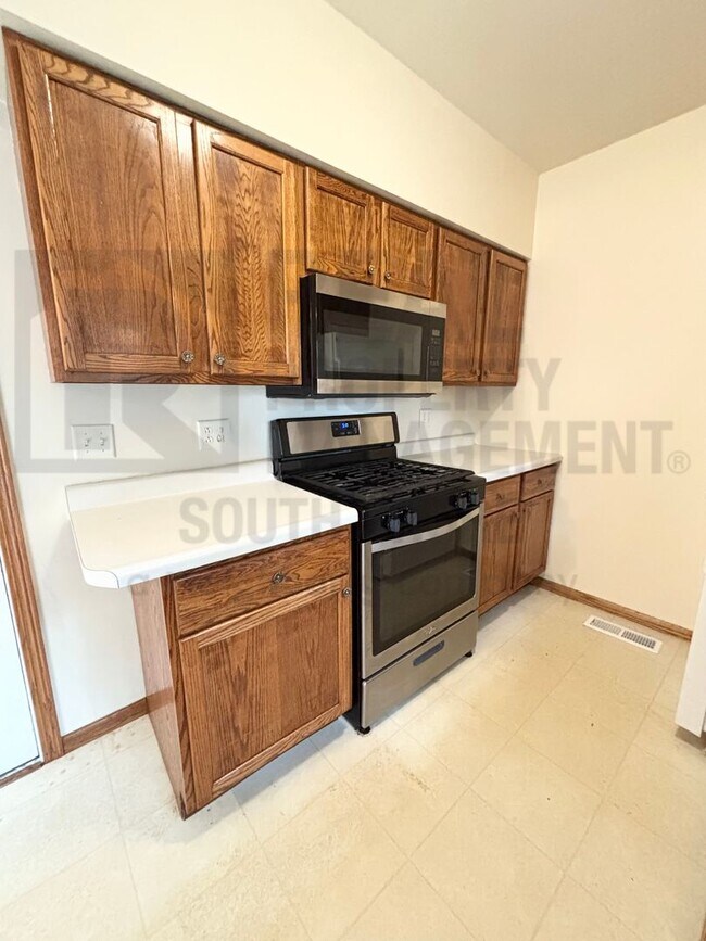 Building Photo - 1513 Monticello Park Dr