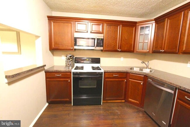 Building Photo - 83 Willow Ct