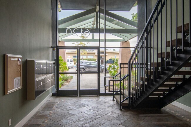 Building Photo - Clean & Spacious 1 Bedroom Apartment with ...