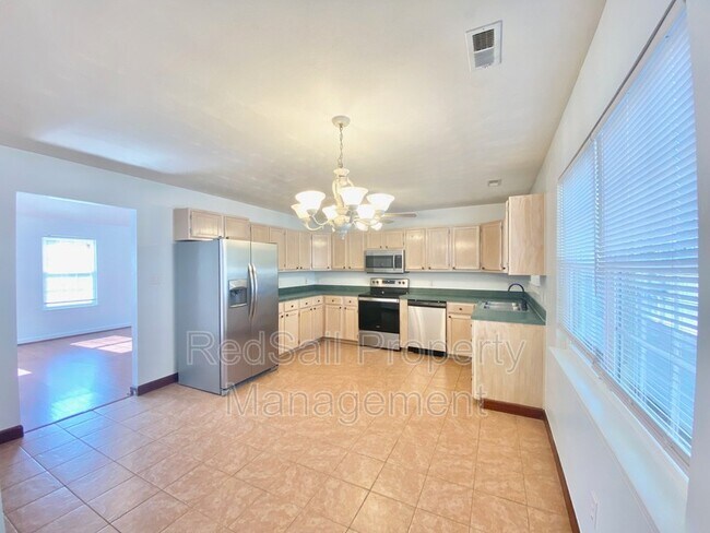 Building Photo - 500 Windward Dr