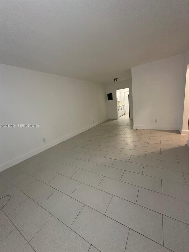 Building Photo - 8205 Crespi Blvd