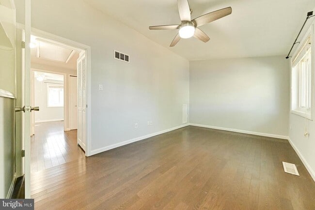 Building Photo - 6556 Frietchie Row