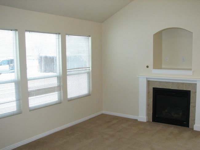 Building Photo - Chestnut Valley Townhomes