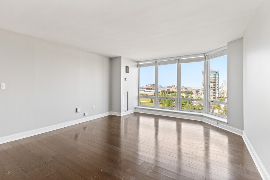 Building Photo - 250 E Harbortown Dr