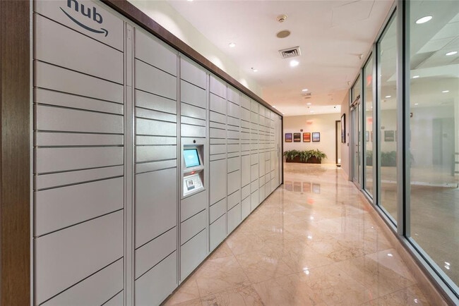 Building Photo - 401 SW 4th Ave