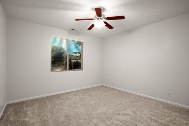 Building Photo - Washington Fields Home with Casita!