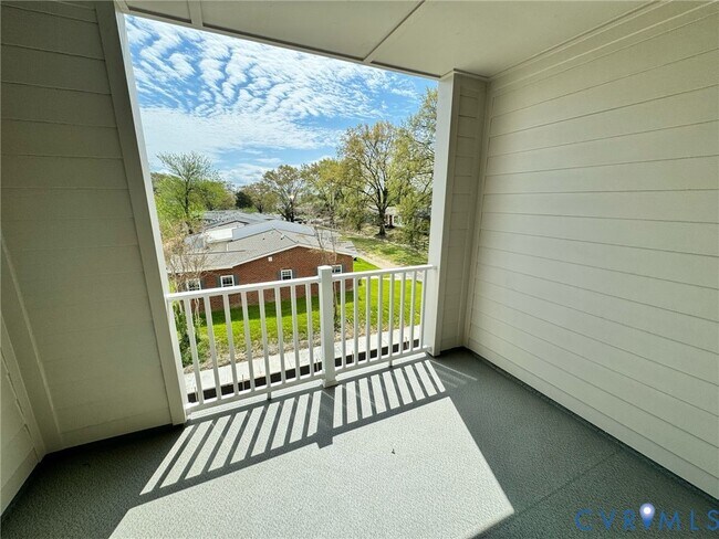 Building Photo - 1025 N Lombardy St