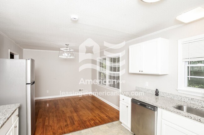 Building Photo - 1605 Edgemore Rd